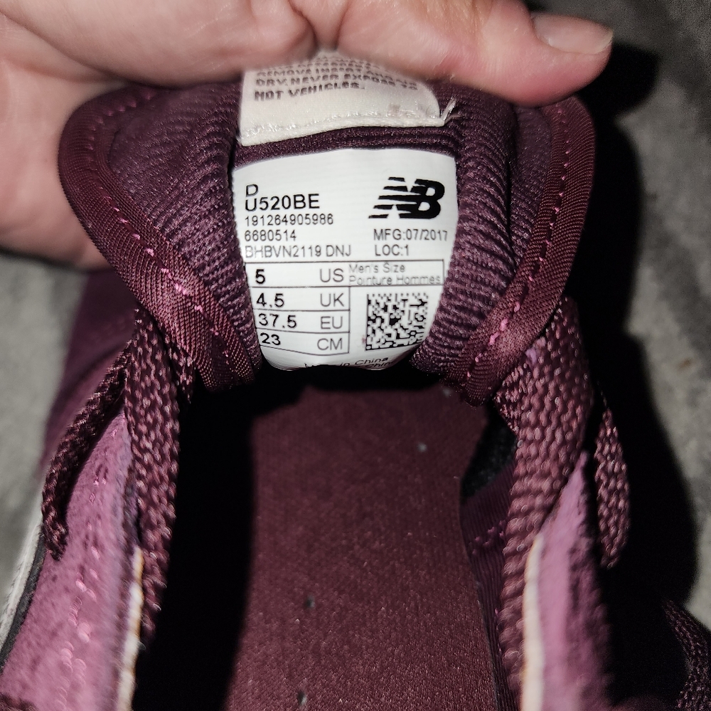 New Balance 520 (Burgundy) - Picture 4 of 5